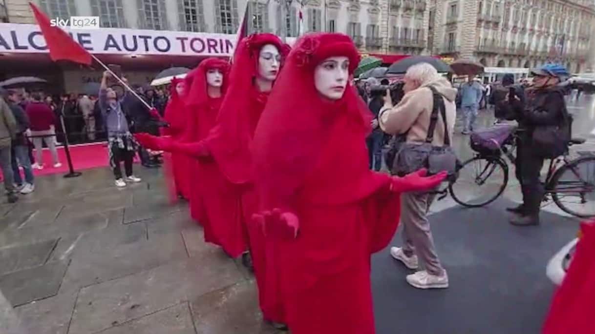 Extinction Rebellion, protesta al Salone dell Extinction Rebellion, protesta al Salone dell