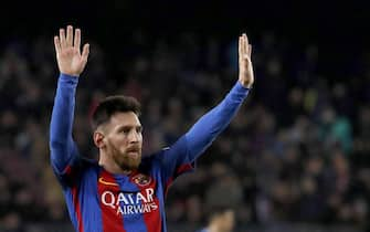 epa05681694 FC Barcelona's Argentinian striker Lionel Messi celebrates the fourth goal of the team during the Liga Primera Division match between FC Barcelona and RCD Espanyol at Camp Nou stadium in Barcelona, Catalonia, Spain, 18 December 2018.  EPA/Alberto Estevez