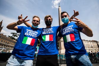 Tifosi italiani prima della partita Turchia-Italia