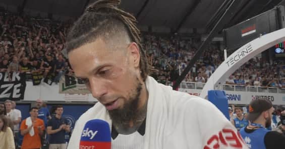 https://static.sky.it/editorialimages/934aa8bcfd76d261c1862209bf17c08cd16031a1/skysport/it/basket/serie-a/video/2025/06/17/virtus-bologna-hackett-dedica-polonara-video/Virtus_Bologna_Hackett_social.jpg?im=Resize,width=565