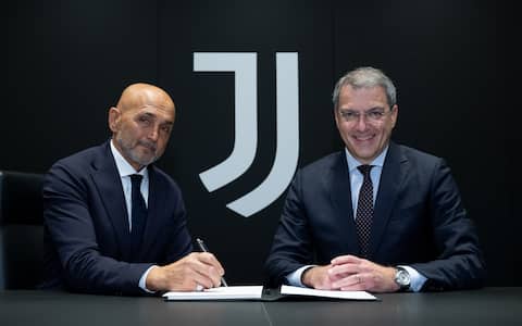 TURIN, ITALY - OCTOBER 30: Juventus New Head Coach Luciano Spalletti (L) with Damien Comolli at his arrival at Juventus headquarters  on October 30, 2025 in Turin, Italy.  (Photo by Daniele Badolato - Juventus FC/Juventus FC via Getty Images)