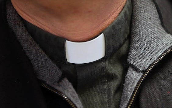 Stradella, sacerdote picchiato all’oratorio da un gruppo di minorenni