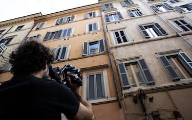 Via Frattina dove una donna in stato di gravidanza e' stata travolta da un cane rottweiler precipitato da un balcone, Roma, 27 ottobre 2023. ANSA/ANGELO CARCONI