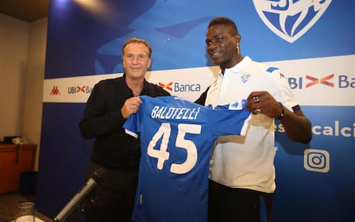 Italian Mario Balotelli, new Brescia Calcio?s forward, and Brescia's president Massimo Cellino (L) attend a press conference during the presentation of the player, Brescia, 19 august 2019. ANSA/FILIPPO VENEZIA