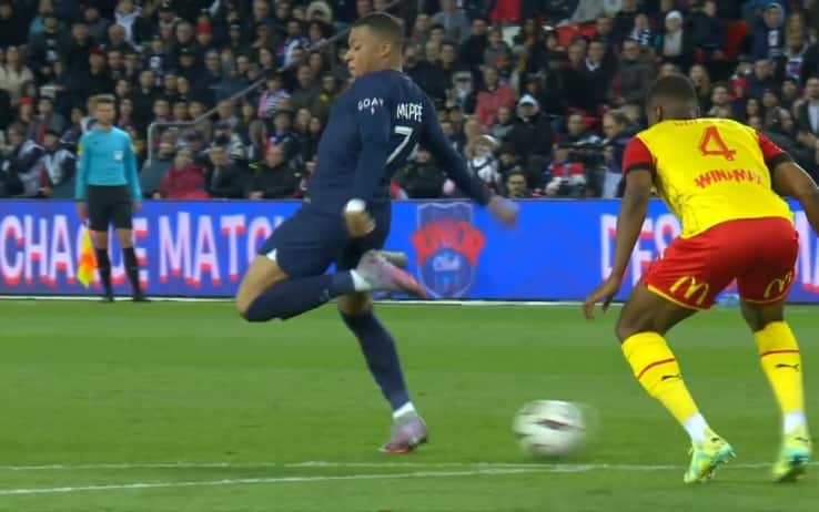 Psg-Lens, terzo gol spettacolare: assist di tacco di Mbappé, rete di ...