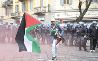 Milano, Manifestazione nazionale per la Palestina Libera e contro il genocidio. scontri con la polizia all'altezza del  piazzale Baiamonti