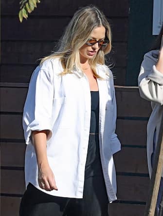 03-margot-robbie-figlio-tom-ackerley-ipa - 1