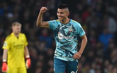 epa10584448 Southampton's Carlos Alcaraz celebrates after scoring his team's first goal during the English Premier League soccer match between Arsenal and Southampton at the Emirates Stadium in London, Britain, 21 April 2023.  EPA/NEIL HALL