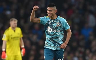 epa10584448 Southampton's Carlos Alcaraz celebrates after scoring his team's first goal during the English Premier League soccer match between Arsenal and Southampton at the Emirates Stadium in London, Britain, 21 April 2023.  EPA/NEIL HALL
