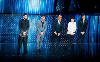 (L-R) Manhood, Francesco Gabbani, Carlo Conti, Chiara Dello Iacopo, Ermal Meta attends the 66th Sanremo Music Festival on February 12, 2016. (Photo by Alessandro Tocco/NurPhoto) (Photo by NurPhoto/NurPhoto via Getty Images)