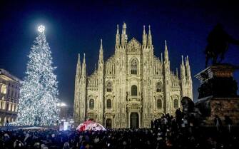 Inaugurazione dell albero di Natale di Piazza Duomo a Milano, 6 dicembre 2024. ANSA/MOURAD BALTI TOUATI