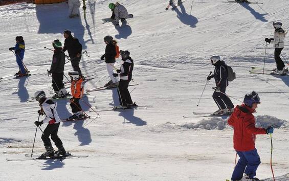 Bimba morta sulla pista da sci in Val di Susa, indagati salgono a otto ...