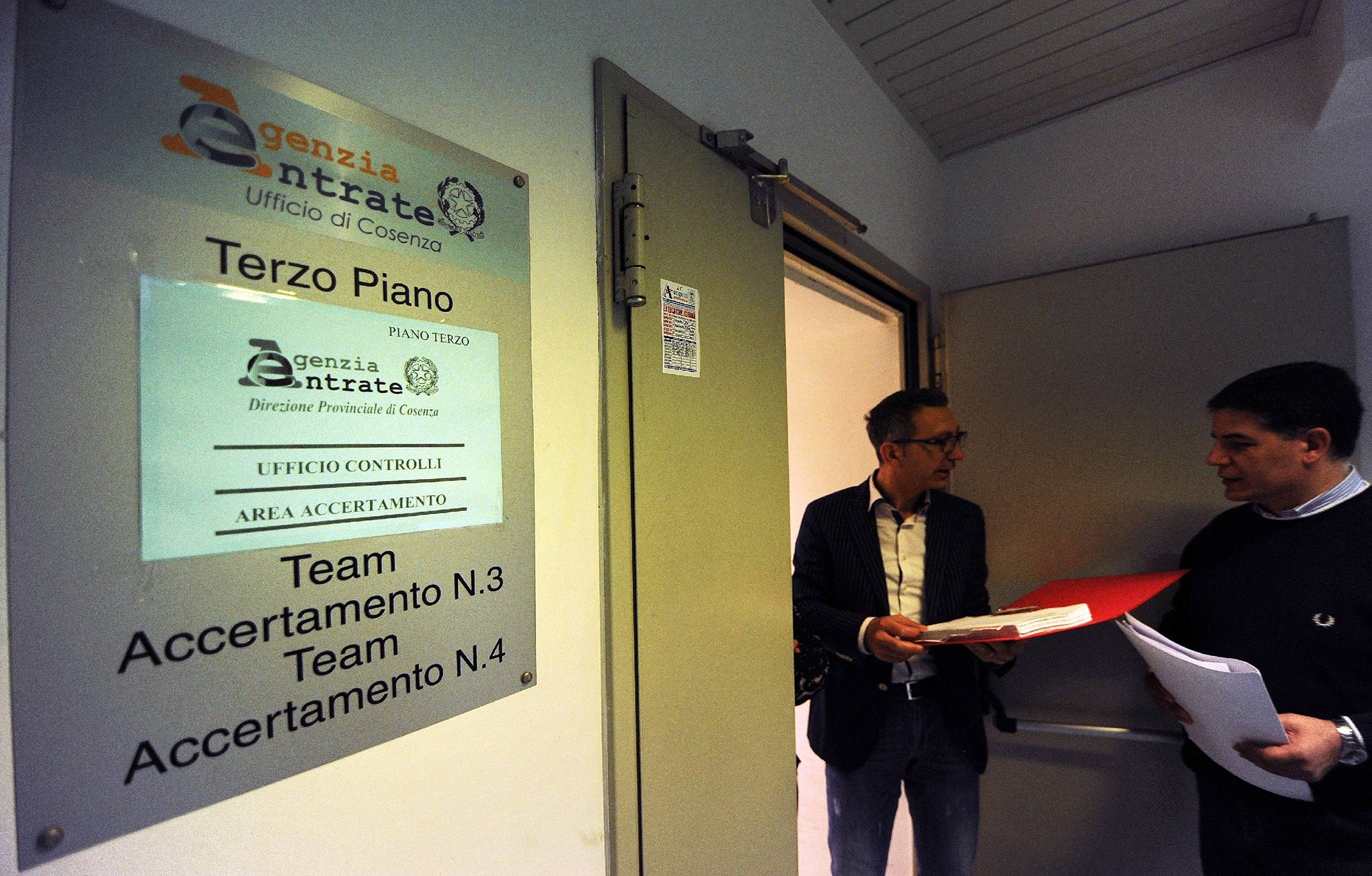 Fisco: controlli sulle dichiarazioni dei redditi nell archivio dell agenzia delle entrate