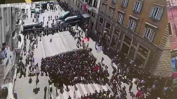 Roma, scontri alla manifestazione contro il ddl Sicurezza