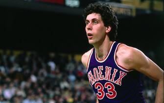 BOSTON - 1985: Alvan Adams #33 of the Phoenix Suns defends against the Boston Celtics during a game played in 1985 at the Boston Garden in Boston, Massachusetts. NOTE TO USER: User expressly acknowledges and agrees that, by downloading and or using this photograph, User is consenting to the terms and conditions of the Getty Images License Agreement. Mandatory Copyright Notice: Copyright 1985 NBAE (Photo by Dick Raphael/NBAE via Getty Images)