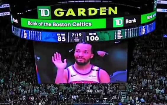 https://static.sky.it/editorialimages/94704f0c92279b1db2735a8ff96a102f2f8cf88c/skysport/it/nba/video/2025/05/15/nba-jalen-brunson-saluta-tifosi-boston-video/brunsonokok.jpg?im=Resize,width=565
