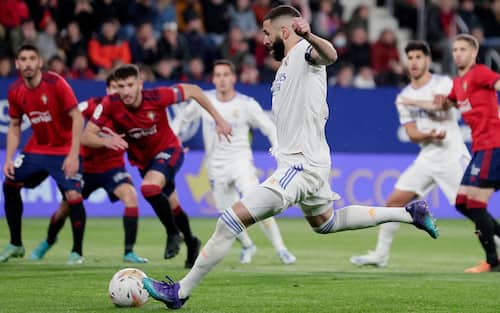 PAMPLONA, SPAIN - APRIL 20:  Karim Benzema of Real Madrid  during the La Liga Santander  match between Osasuna v Real Madrid at the Estadio El Sadar on April 20, 2022 in Pamplona Spain (Photo by David S. Bustamante/Soccrates/Getty Images)