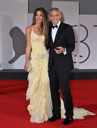 01-clooney-amal-venezia-red-carpet-ipa - 1