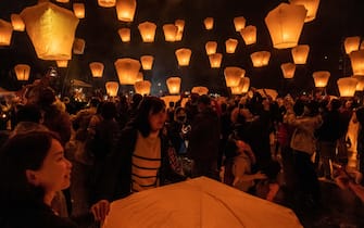 TAIPEI, TAIWAN - FEBRUARY 05: Tourists release sky lanterns during the Pingxi Lantern Festival on February 5, 2023 in Taipei, Taiwan. The Pingxi Lantern Festival has been held for 25 years since 1999. Through years of concerted effort, it has become an internationally renowned festival, attracting many tourists from home and abroad. It has also won many awards, becoming one of the most iconic events in Taiwan. (Photo by Lam Yik Fei/Getty Images)
