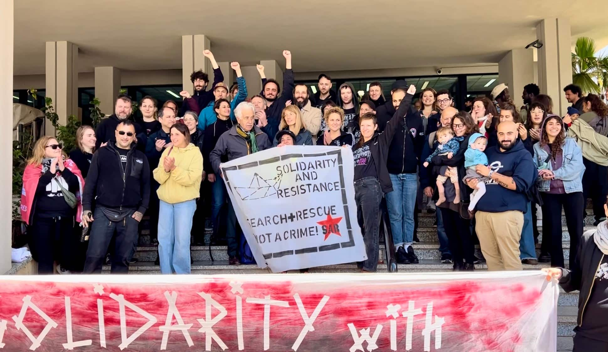 Attivisti al Tribunale di Trapani