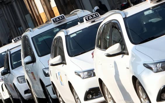 Napoli, 4 minorenni pestano un tassista: denunciati dai carabinieri