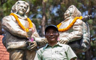epa10661434 Nepalese veteran mountaineer Kami Rita Sherpa, a 28-time summiteer of Mount Everest, looks on in front of the statues of Edmund Hillary and Tenzing Norgay Sherpa during the International Mount Everest Day in Kathmandu, Nepal, 29 May 2023. International Mount Everest Day commemorates the first first climb to the summit of Mount Everest on 29 May 1953 by Edmund Hillary and Tenzing Norgay Sherpa.  EPA/NARENDRA SHRESTHA