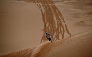 US' biker Howes Kyler competes during Stage 9 of the Dakar 2023 rally between Riyadh and Haradh in Saudi Arabia on January 10, 2023. (Photo by FRANCK FIFE / AFP) (Photo by FRANCK FIFE/AFP via Getty Images)
