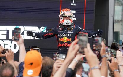 Verstappen domina anche a Barcellona. Sainz 5°