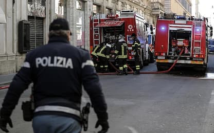 Roma, rogo in una casa: muore donna. Usava candele per risparmiare