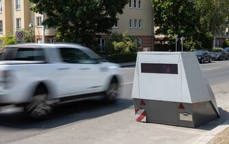 Mobile speed camaera of the German police on a trailer, here parkd at a road in the German capital Berlin.
This speed control is parked somewhere else every day.