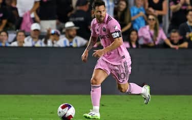 FORT LAUDERDALE, FLORIDA - JULY 21: Lionel Messi #10 of Inter Miami CF dribbles the ball during the second half of the Leagues Cup 2023 match between Cruz Azul and Inter Miami CF at DRV PNK Stadium on July 21, 2023 in Fort Lauderdale, Florida. (Photo by Megan Briggs/Getty Images)