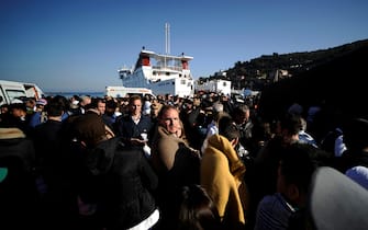 Passengers of the Costa Concordia arrive at Porto Santo Stefano on January 14, 2012, after the cruise ship with more than 4,000 people on board ran aground and keeled over off the Isola del Giglio, last night. The Costa Concordia was on a trip around the Mediterranean when it apparently hit a reef near the island of Giglio on January 13 as passengers were sitting down for dinner. Some of the passengers jumped into the icy waters. The ship was on a cruise in the Mediterranean, leaving from Savona with planned stops in Civitavecchia, Palermo, Cagliari, Palma, Barcelona and Marseille," the company said. AFP PHOTO / FILIPPO MONTEFORTE / AFP / FILIPPO MONTEFORTE        (Photo credit should read FILIPPO MONTEFORTE/AFP via Getty Images)