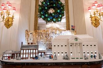 Una particolarità sulle decorazioni natalizie alla Casa Bianca: c'è anche una replica perfetta della Independence Hall di Filadelfia, fatta di biscotti. Un dolce Natale (e non solo alla Casa Bianca!)