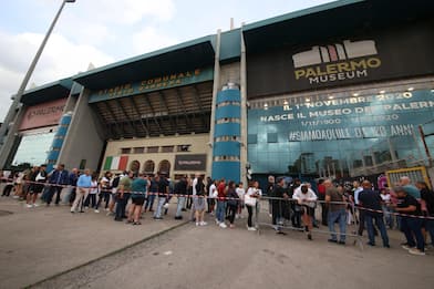 Totò Schillaci, camera ardente allo stadio Barbera di Palermo. FOTO