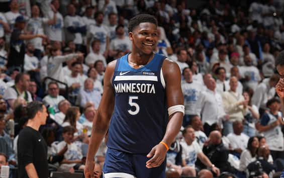 https://static.sky.it/editorialimages/95ae896826d2161200e8ebe6a0157307ae95e0cc/skysport/it/nba/video/2025/05/25/edwards-nba-minnesota-oklahoma-city-gara-3-video/Anthony_Edwards_Getty_Minnesota_Timberwolves_1.jpg?im=Resize,width=565