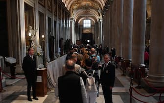 Primo giorno di visita dei fedeli della tomba di Papa Francesco nella Basilica di Santa Maria Maggiore 
Roma, 27 aprile 2025
ANSA/FABIO CIMAGLIA

