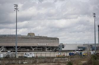 epa10538404 The Terminal 1 of Paris CDG Airport during a Labour Unions operation that caused traffic disruption at the Terminal 1 amid a day of national strike led by French trade unions against the government's reform to the pension system, in Roissy, France, 23 March 2023. Protests continue in France after the prime minister announced on 16 March 2023 the use of Article 49 paragraph 3 (49.3) of the French Constitution to have the text on the controversial pension reform law - raising retirement age from 62 to 64 - be definitively adopted without a vote.  EPA/CHRISTOPHE PETIT TESSON