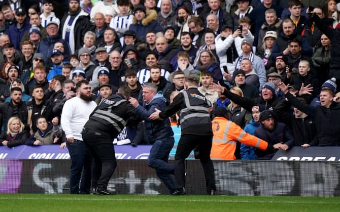 West Bromwich vs Wolverhampton: lancio di oggetti e invasione di campo