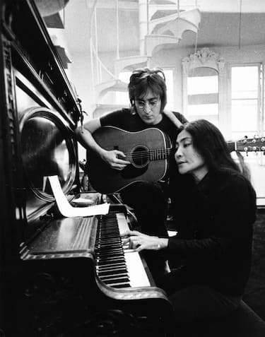 John Lennon e Yoko Ono, “Happy Xmas (War is Over)”