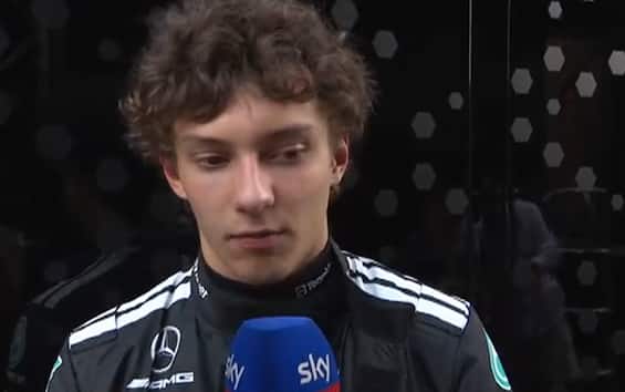 https://static.sky.it/editorialimages/964b67c0b82ea68cff10a2f874c7156d68a0e490/skysport/it/motori/formula-1/video/2025/07/25/f1-antonelli-gp-spa-intervista/kimi-intervista-stamp.jpg?im=Resize,width=565