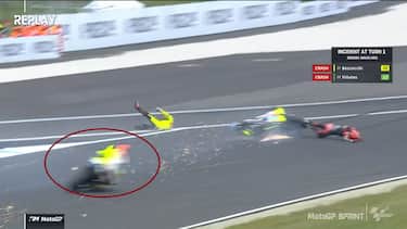 Diggia colpito da alcuni detriti