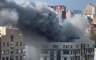 Alcune esplosioni sono avvenute poco fa nel centro di Donetsk vicino a un edificio amministrativo del governo della autoproclamata Repubblica popolare. Lo riferisce il corrispondente dell'agenzia Ria Novosti, secondo il quale almeno un'esplosione è avvenuta nello stesso edificio, 18 settembre 2023.    NPK   Frame tratto da un video sul Web    +++ATTENZIONE LA FOTO NON PUO' ESSERE PUBBLICATA O RIPRODOTTA SENZA L'AUTORIZZAZIONE DELLA FONTE DI ORIGINE CUI SI RINVIA+++   +++NO SALES; NO ARCHIVE; EDITORIAL USE ONLY+++