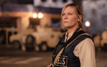 USA. Kirsten Dunst  in (C)A24 new film: Civil War (2024). 
Plot: In the near future, a team of journalists travel across the United States during a rapidly escalating civil war that has engulfed the entire nation.
Ref: LMK106-J10634-200324
Supplied by LMKMEDIA. Editorial Only.
Landmark Media is not the copyright owner of these Film or TV stills but provides a service only for recognised Media outlets. pictures@lmkmedia.com