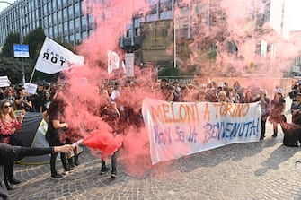 Corteo studenti contro il governo Meloni a Torino, 3 ottobre 2023. ANSA/ALESSANDRO DI MARCO