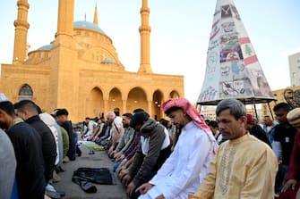 epa10583354 Muslims take part in Eid al-Fitr prayers outside Al-Amin Mosque in downtown Beirut, Lebanon, 21 April 2023. Muslims around the world celebrate Eid al-Fitr, the three-day festival marking the end of Ramadan that is one of the two major holidays on the Islamic calendar.  EPA/WAEL HAMZEH