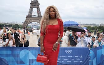 epa11497486 Serena Williams poses for photos on the red carpet upon arrival for the Opening Ceremony of the Paris 2024 Olympic Games, in Paris, France, 26 July 2024.  EPA/CHRISTOPHE PETIT TESSON / POOL