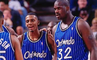 SACRAMENTO, CA - MARCH 28: Shaquille O'Neal #32 and Penny Hardaway #1 of the Orlando Magic talk against the Sacramento Kings on March 28, 1995 at Arco Arena in Sacramento, California. NOTE TO USER: User expressly acknowledges and agrees that, by downloading and or using this photograph, User is consenting to the terms and conditions of the Getty Images License Agreement. Mandatory Copyright Notice: Copyright 1995 NBAE (Photo by Rocky Widner/NBAE via Getty Images)