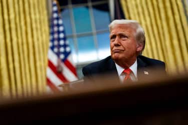epa11887143 US President Donald Trump during an executive order signing in the Oval Office of the White House in Washington, DC, USA, on 10 February 2025.Trump ordered a 25% tariff on steel and aluminum imports  EPA/AL DRAGO / POOL