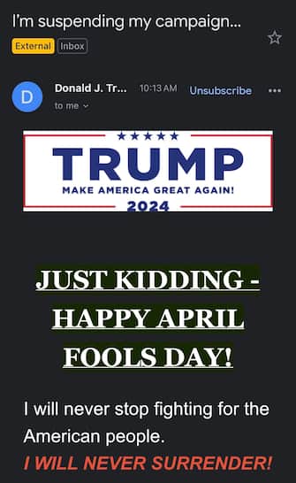 “Sospendo la mia campagna”: Donald Trump ha sorpreso e spaventato i suoi sostenitori inviando questo messaggio via e-mail e sms, ma era un pesce d’aprile utile a raccogliere nuovi fondi per la sua candidatura alle presidenziali di novembre