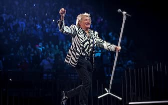 INGLEWOOD, CALIFORNIA - JANUARY 30: Rod Stewart performs onstage during the FIREAID Benefit Concert for California Fire Relief at Intuit Dome on January 30, 2025 in Inglewood, California. (Photo by Kevin Mazur/Getty Images for FIREAID)